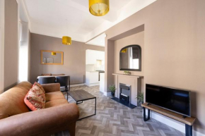 JOIVY Homely apt by St Giles with desk